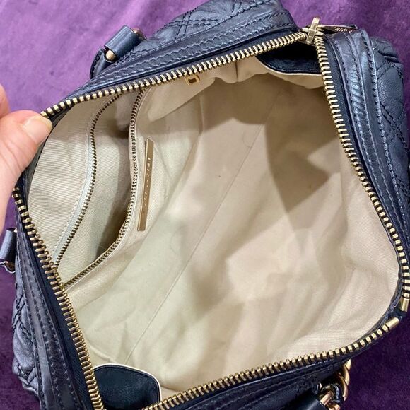 ⭐️ MARC JACOBS Gold Chain Black Leather Purse ⭐️ - Picture 5 of 9